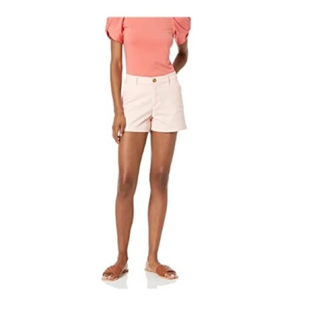Women’s mid rise slim fit 3.5 inch inseam kahki shorts